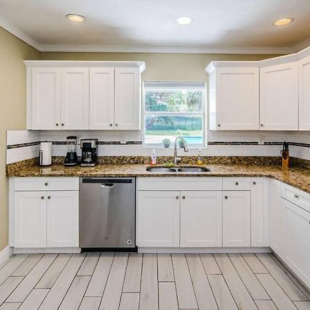 Beautiful Pool House In Old Seminole Heights! Vila Tampa Exterior foto
