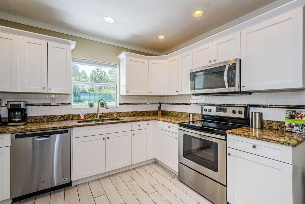 Beautiful Pool House In Old Seminole Heights! Vila Tampa Exterior foto
