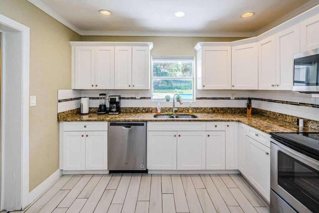 Beautiful Pool House In Old Seminole Heights! Vila Tampa Exterior foto