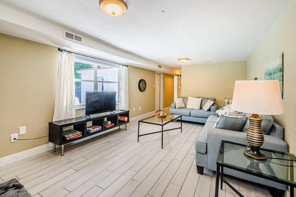 Beautiful Pool House In Old Seminole Heights! Vila Tampa Exterior foto