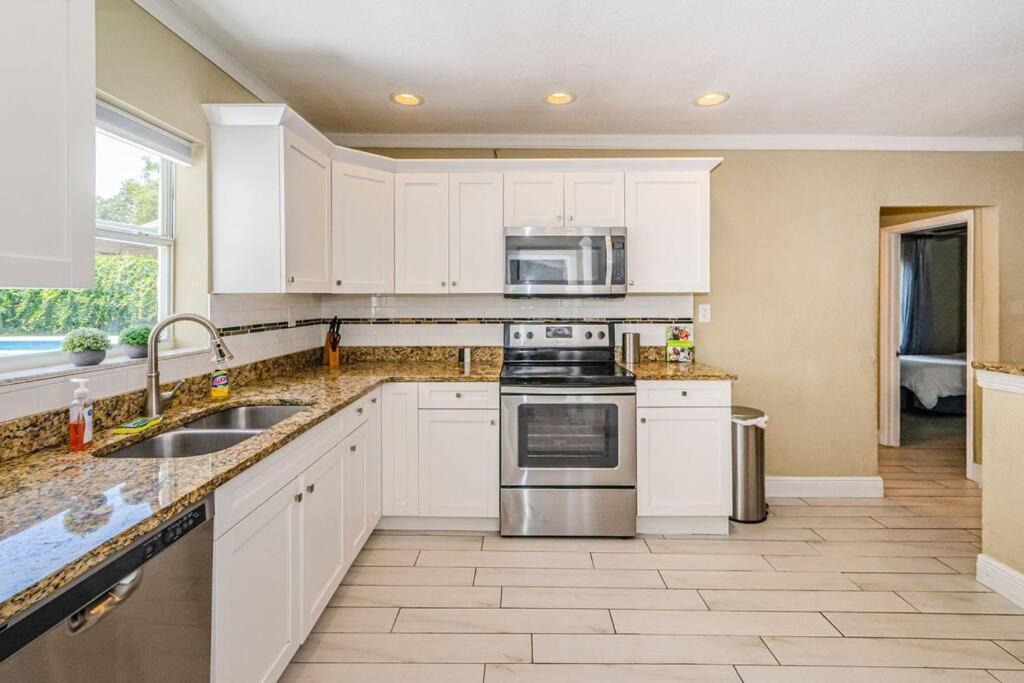 Beautiful Pool House In Old Seminole Heights! Vila Tampa Exterior foto