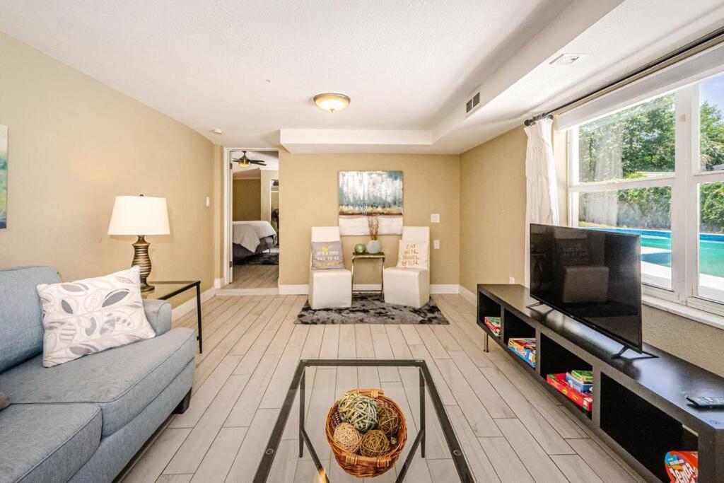 Beautiful Pool House In Old Seminole Heights! Vila Tampa Exterior foto